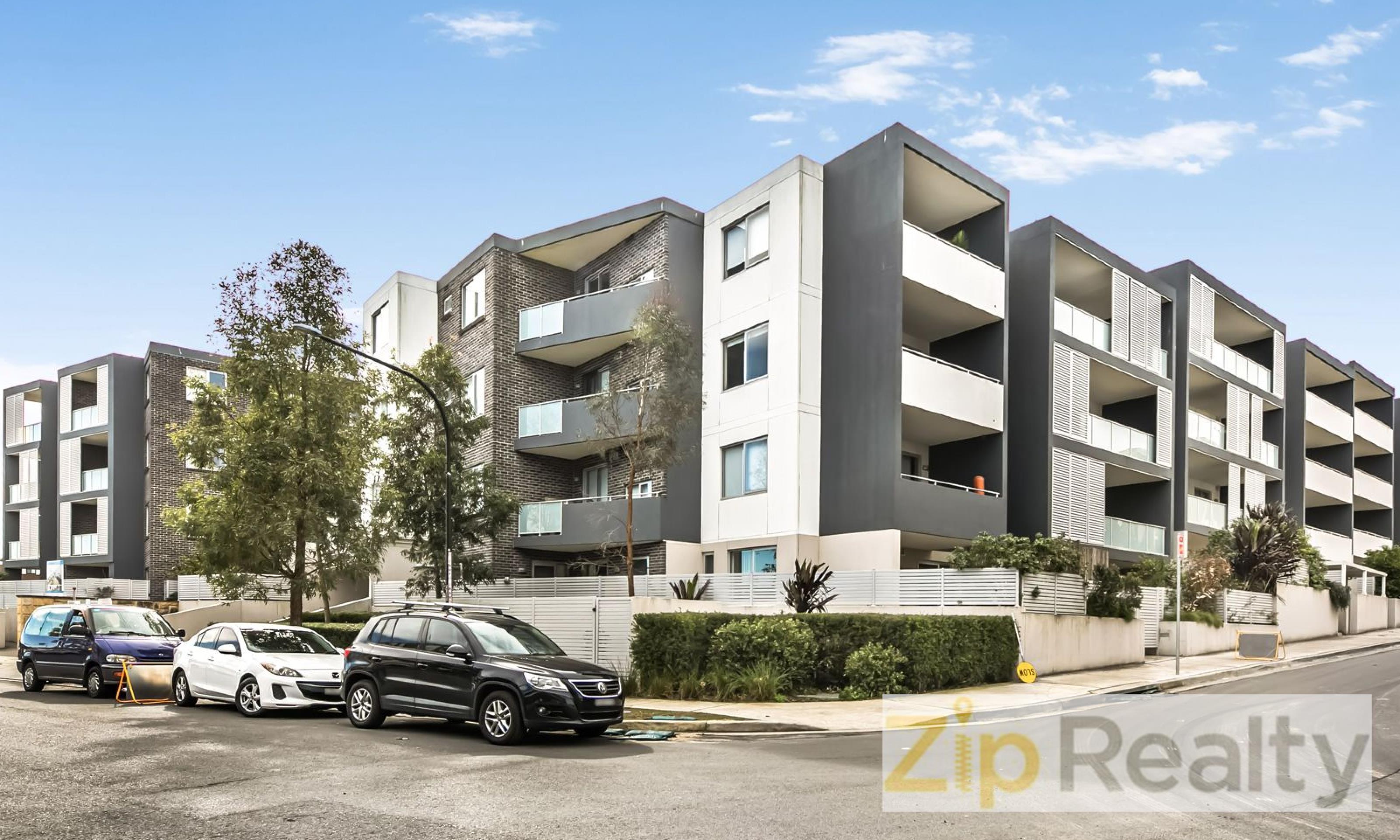 Spacious 1 Bedroom Apartment Plus Study Space